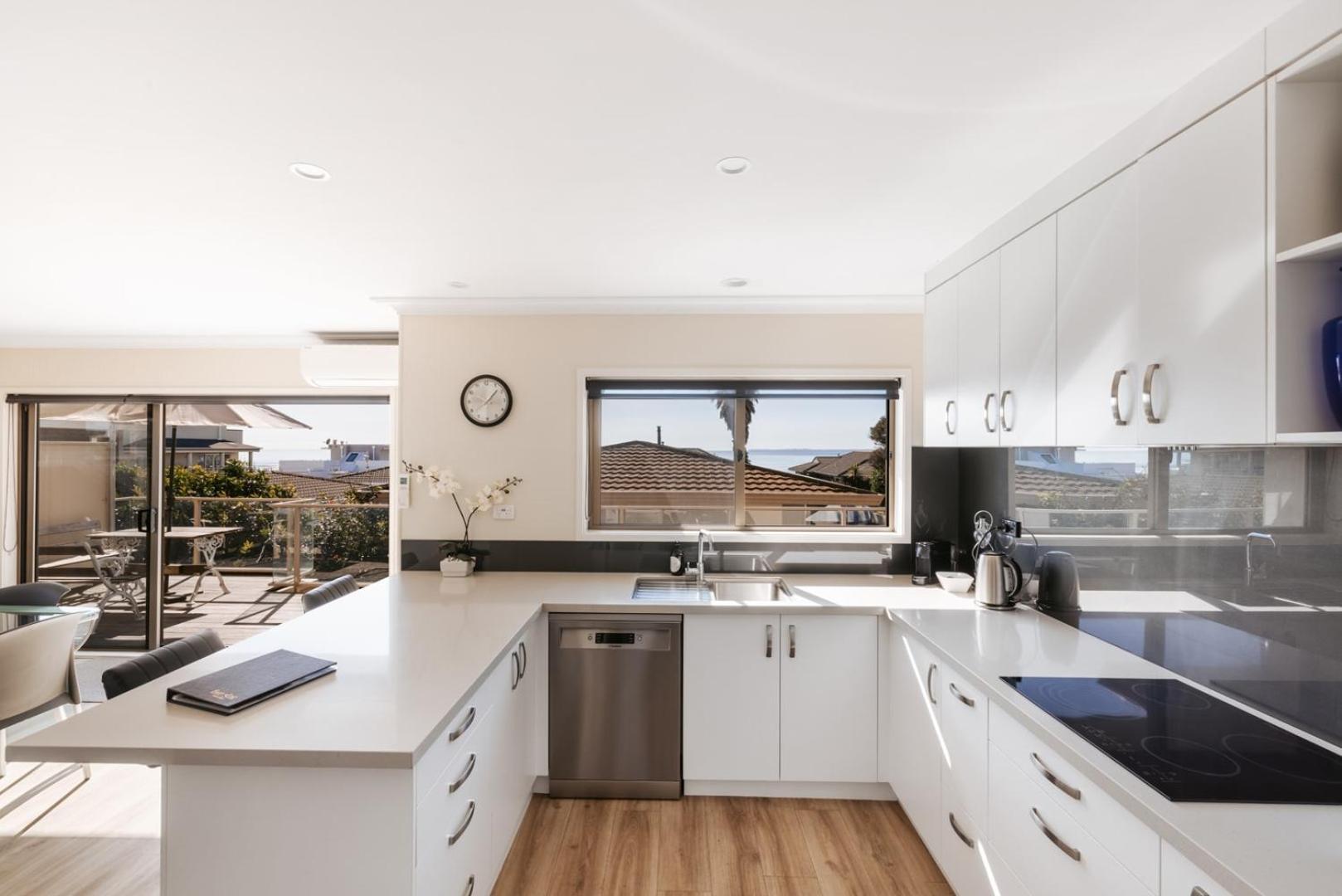 Magnificent Sunrises, Oceanbeach & Sea Views Mount Maunganui Exterior photo